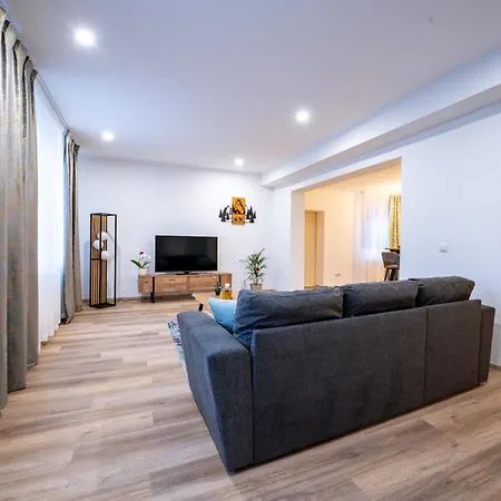 Apartment Panorama *