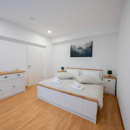 Panorama Apartment *